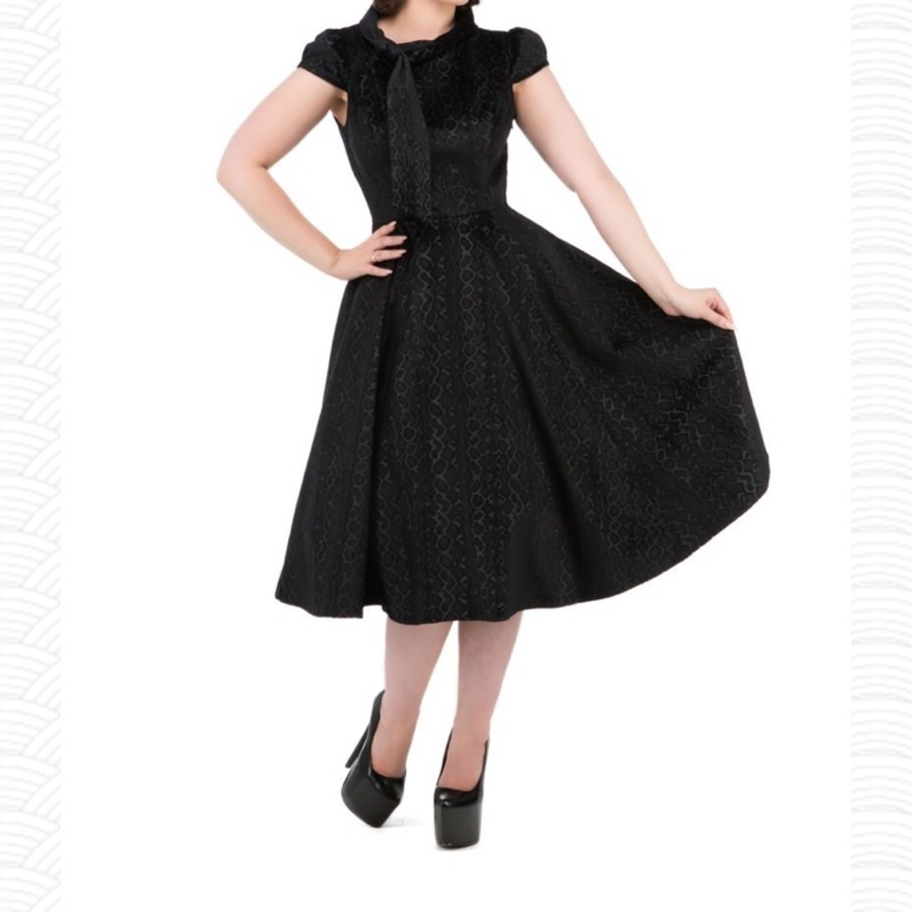 BNWT Hearts & Roses Desirable Flocked Tea dress
